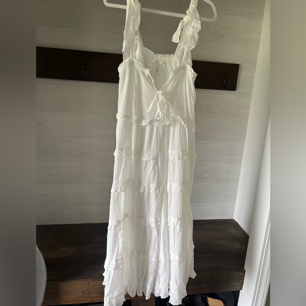NWT Chic White Tiered Maxi Dress